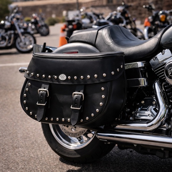 Boss Bags Studded Molded Leather Motorcycle SaddlebagHarley Davidson Touring
